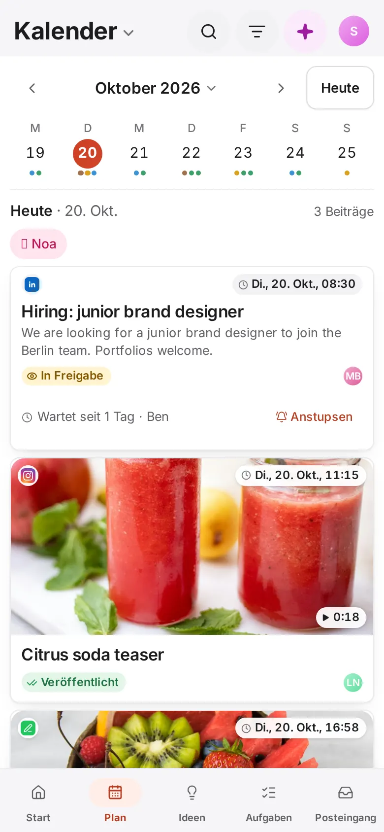 Draftdeck auf dem Smartphone: oben eine Wochenleiste, darunter die Beiträge des gewählten Tages